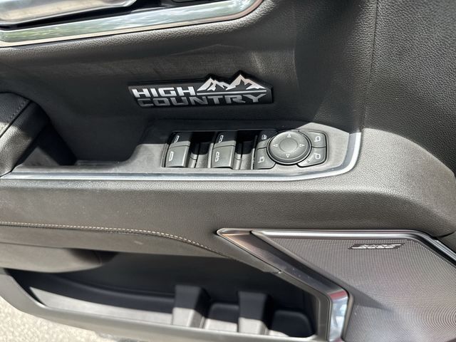 Used 2022  Chevrolet High Country image 28