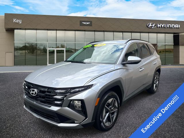 Shimmering Silver 2025 Hyundai Tucson Hybrid Plug-In SEL AWD SUV / Crossover All-Wheel Drive 6-Speed Automatic