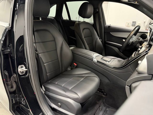 2022 Mercedes-Benz GLC GLC 300 photo