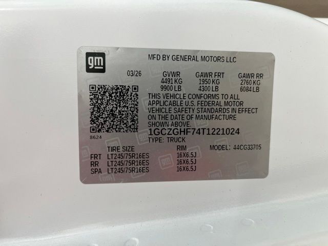 New 2026 Summit White Chevrolet Work Van image 31