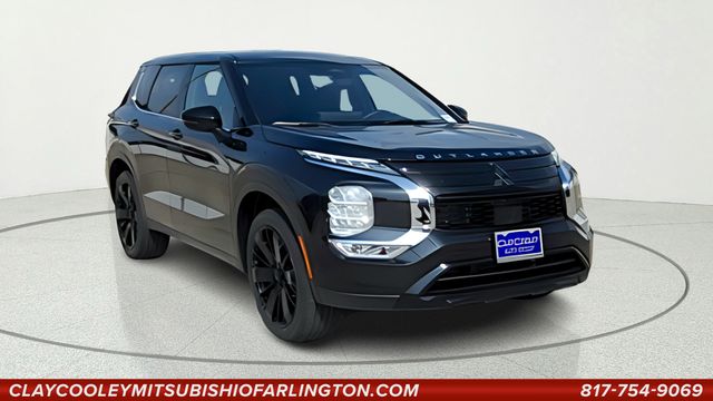 2026 Mitsubishi Outlander LE FWD's photo