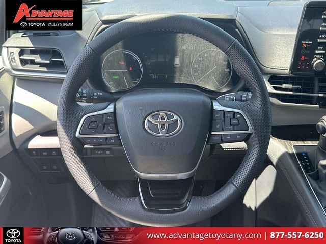 Used 2023 Toyota Sienna Van