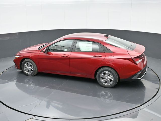 2025 Hyundai Elantra SE 23