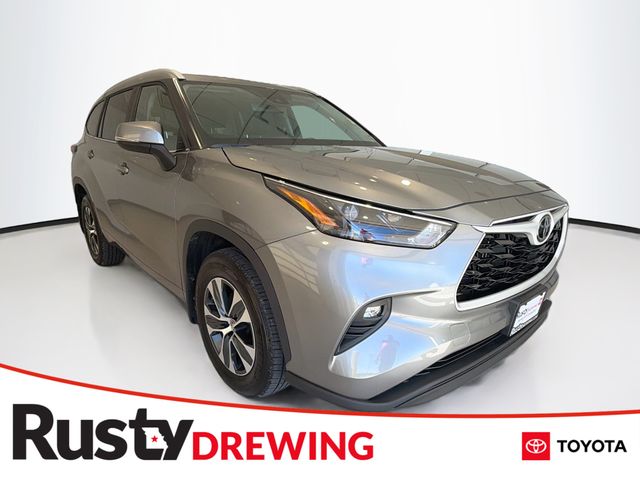 Heavy Metal 2026 Toyota Highlander XLE AWD SUV / Crossover All-Wheel Drive 8-Speed Automatic