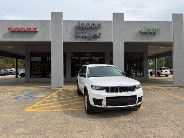 Bright White Clearcoat 2023 Jeep Grand Cherokee L Laredo 4WD SUV / Crossover Four-Wheel Drive 8-Speed Automatic