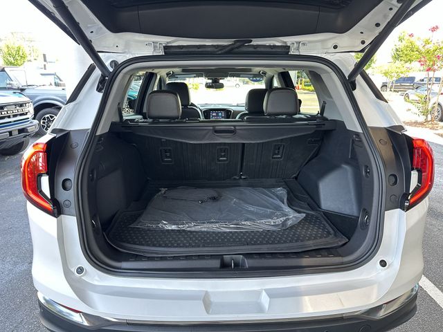Used 2022 White GMC AT4 image 25