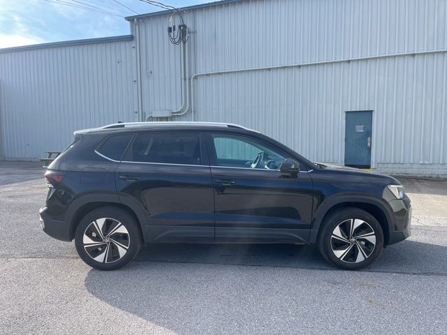 Used 2025  Volkswagen 1.5T SE image 4