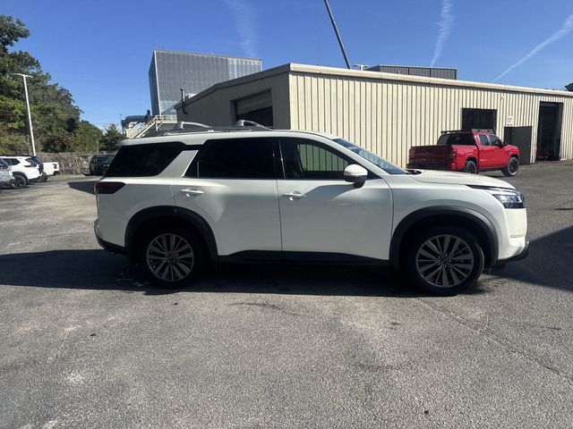 Used 2024 White Nissan SL image 4