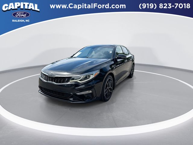Used 2020 Black Kia SE image 4