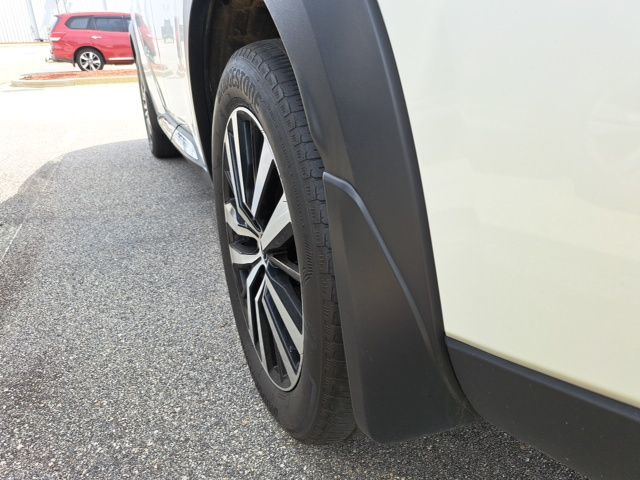 Used 2024 White Nissan Platinum image 16