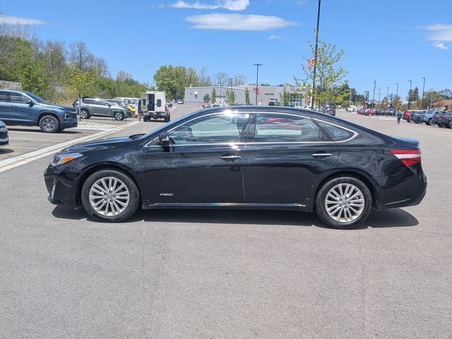 2015 Toyota Avalon Hybrid - Image 2