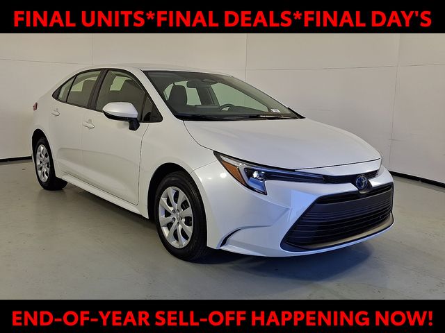 2024 Toyota Corolla LE's photo