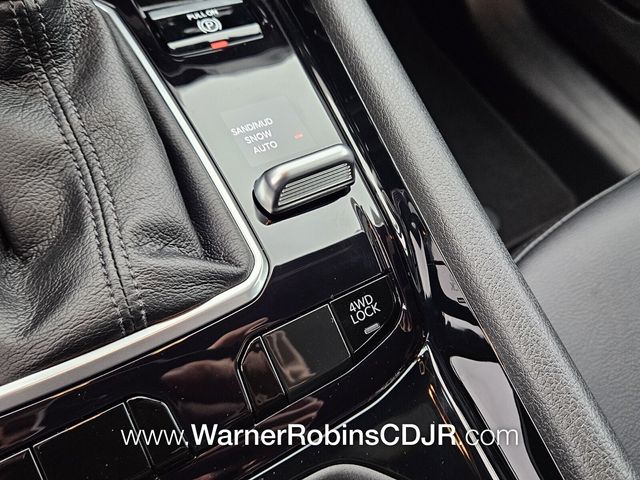 New 2026 Black Jeep Latitude image 21