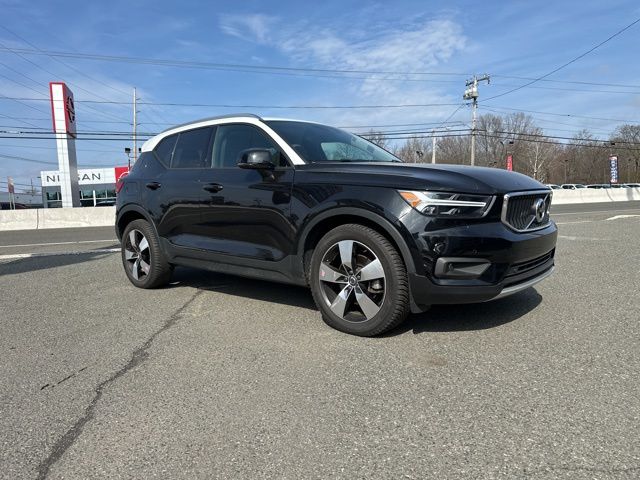 Onyx Black Metallic 2020 Volvo XC40 T5 Momentum AWD SUV / Crossover All-Wheel Drive Automatic
