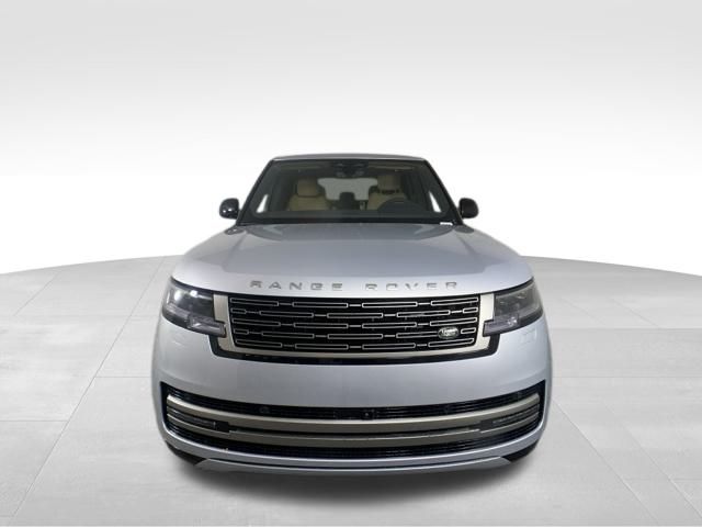 2025 Land Rover Range Rover SE 9