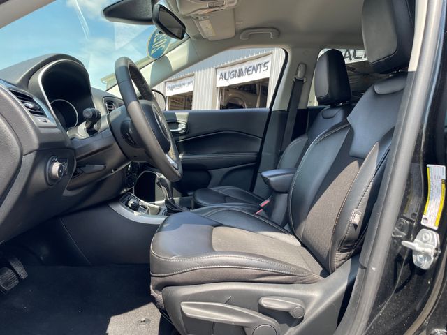 2021 Jeep Compass Latitude - Diamond Black exterior view 10