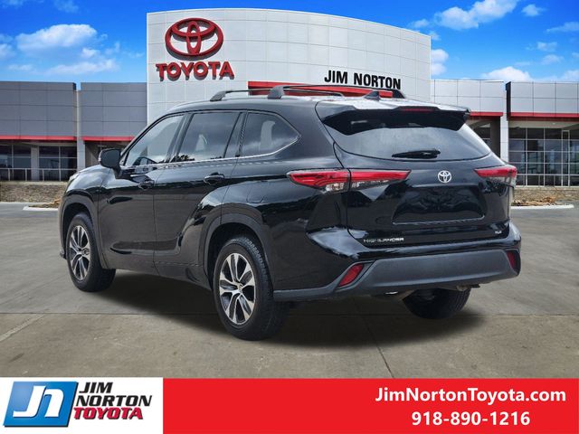 2021 Toyota Highlander XLE 8