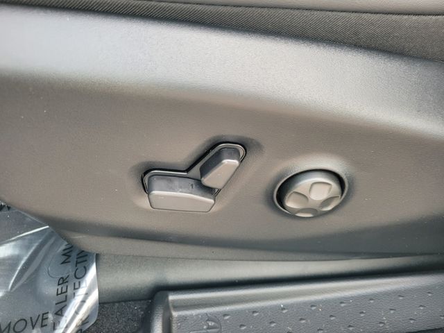 New 2026 Silver Chrysler Select image 4