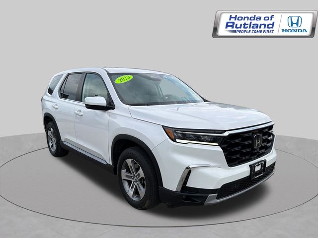 2023 Honda Pilot EX-L AWD with Captains Chairs