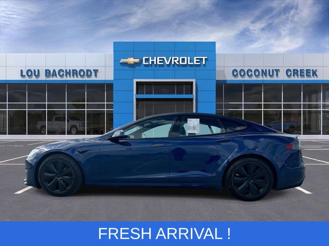 View vehicle photo 5