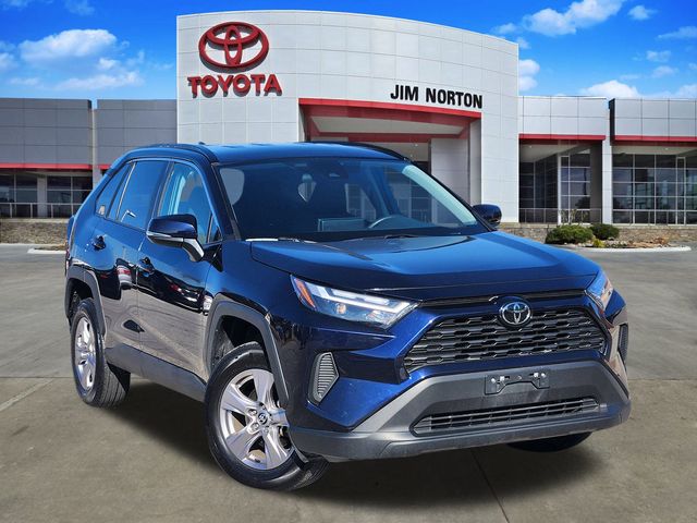 2024 Toyota RAV4 XLE's photo