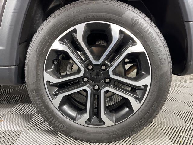 2022 Granite Crystal Metallic Clearcoat Jeep Compass Limited 4X4 SUV