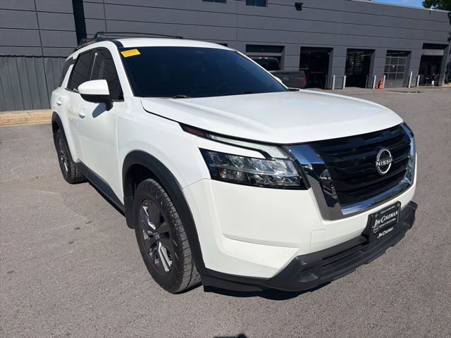 2022 Nissan Pathfinder SV