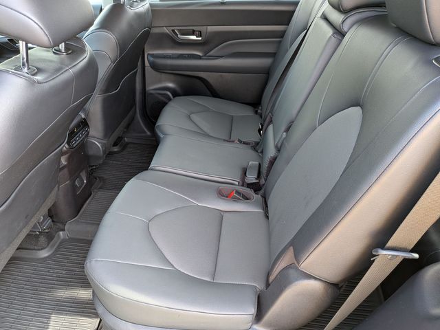 2025 Toyota Grand Highlander Hybrid - Image 27