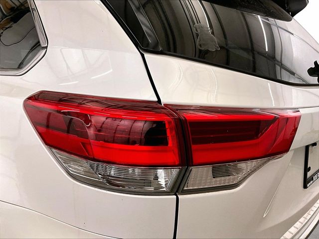 2019 Toyota Highlander XLE White at Subaru and VW of Moon Township
