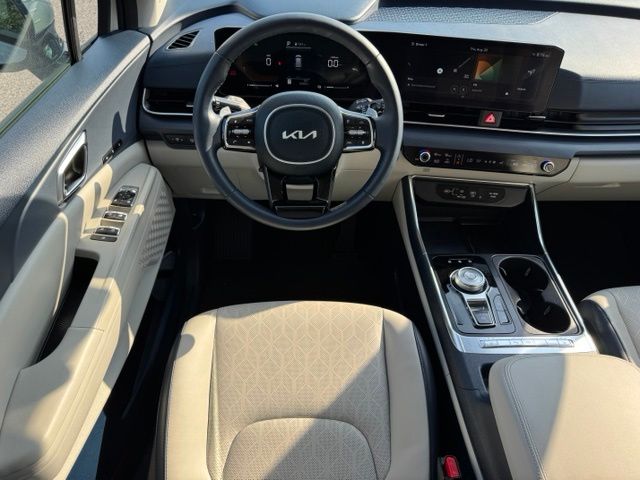 Used 2025 Kia Carnival Hybrid Van