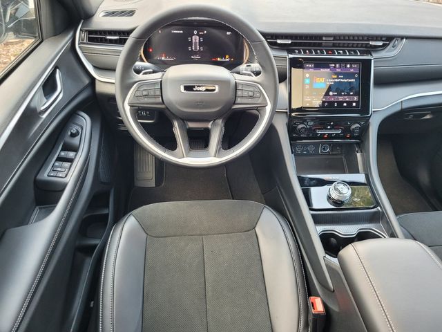 New 2025 Silver Jeep  image 9