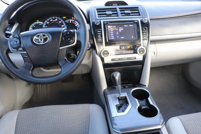 2014 Toyota Camry Hybrid LE 4