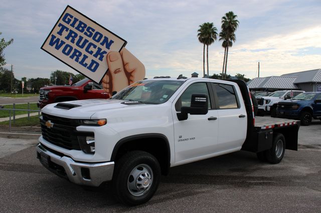 Summit White 2025 Chevrolet Silverado 3500HD Pickup Truck Four-Wheel Drive Automatic