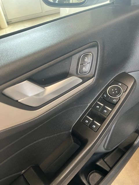 2021 Ford Escape SE photo