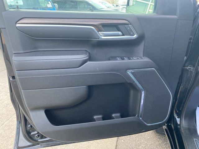 2022 Chevrolet Silverado 1500 LT - Black exterior view 10
