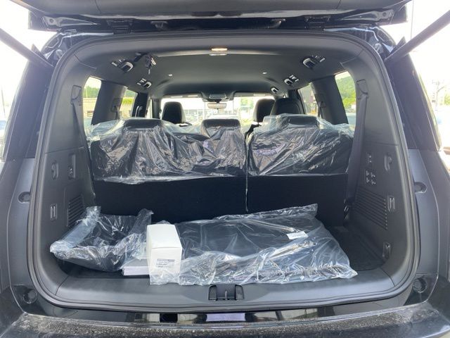 2025 Nissan Armada  photo