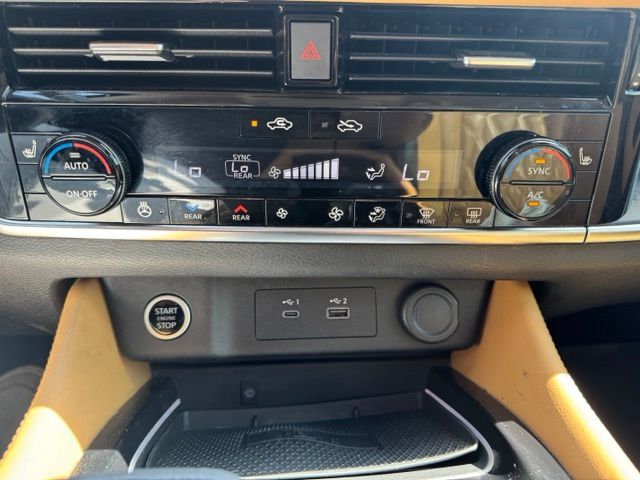 Used 2021 Blue Nissan Platinum image 29