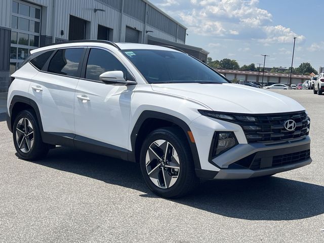 Used 2025 White Hyundai SEL Convenience image 15