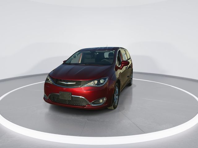 Used 2018 Red Chrysler Touring Plus image 4