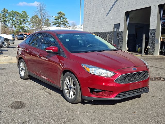 2017 Ford Focus SE's photo