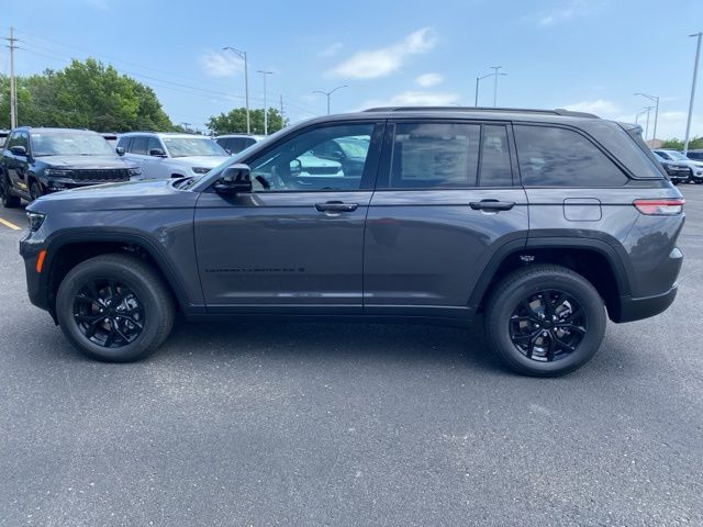 2024 Jeep Grand Cherokee Altitude 8