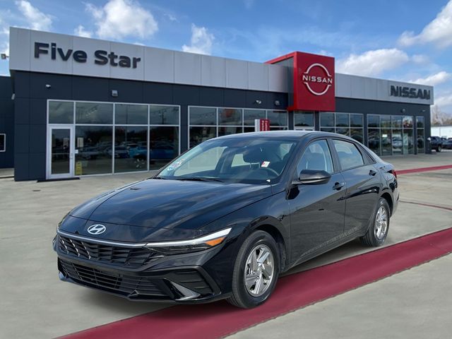 Used 2026 Black Hyundai SE image 3