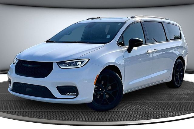 Bright White Clearcoat 2024 Chrysler Pacifica Touring L FWD Minivan Front-Wheel Drive 9-Speed Automatic