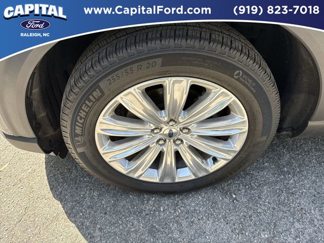 Used 2025 Gray Ford Platinum image 13