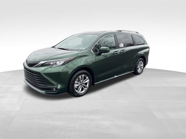 2026 Toyota Sienna XLE 7-Passenger AWD