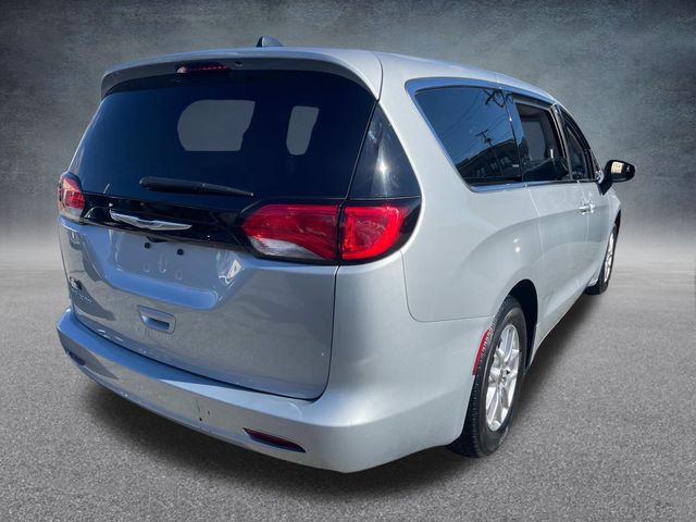 2022 Chrysler Voyager LX 9