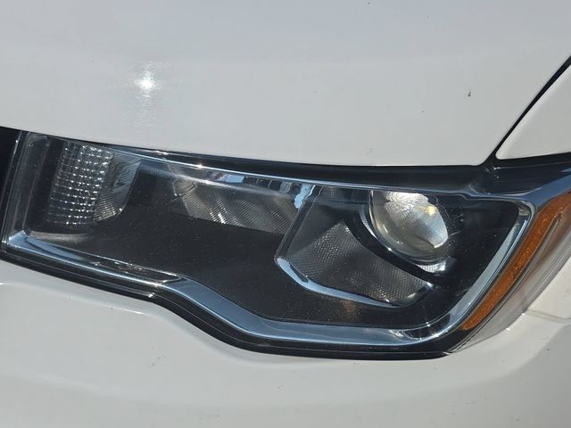 Used 2019 Bright White Clearcoat Jeep Laredo E image 31