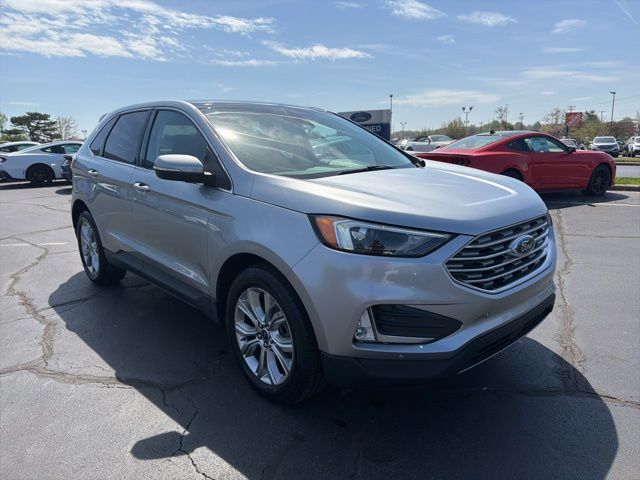 Iconic Silver Metallic 2022 Ford Edge Titanium AWD SUV / Crossover All-Wheel Drive 8-Speed Automatic
