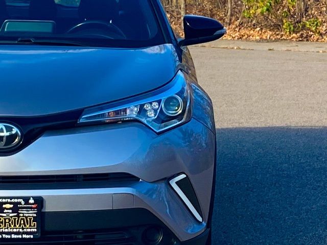 2019 Toyota C-HR XLE 13