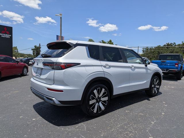 2026 White Diamond Mitsubishi Outlander SE FWD SUV